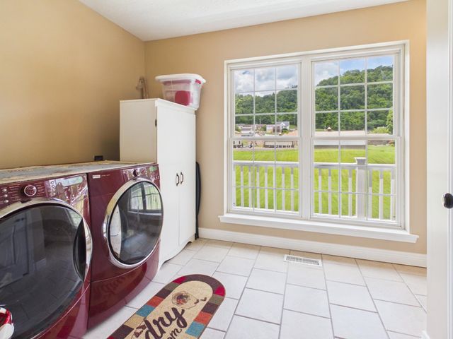 32 Diamond Drive, Barboursville, WV 25504