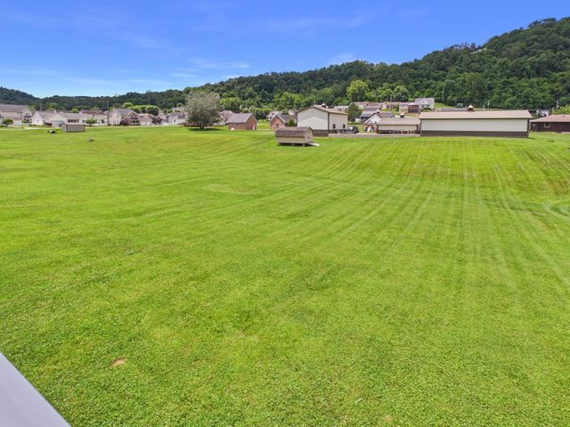 32 Diamond Drive, Barboursville, WV 25504