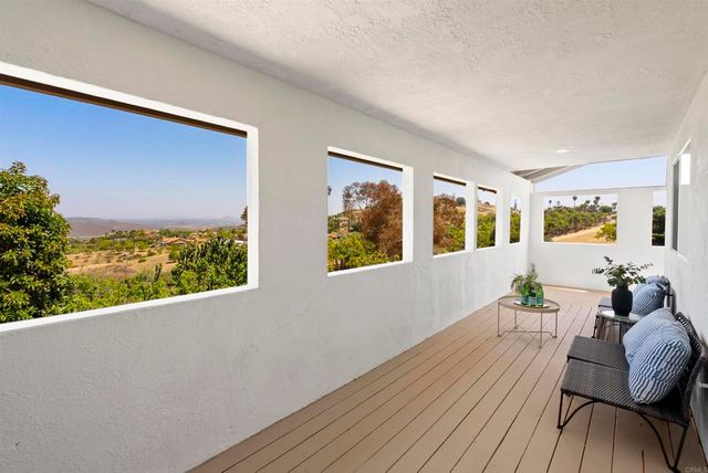 1140 Evergreen Lane, Vista, CA 92084