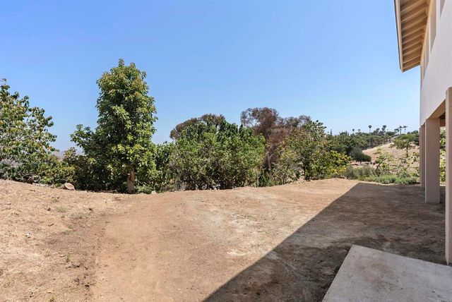 1140 Evergreen Lane, Vista, CA 92084
