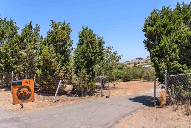 1140 Evergreen Lane, Vista, CA 92084