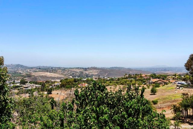 1140 Evergreen Lane, Vista, CA 92084