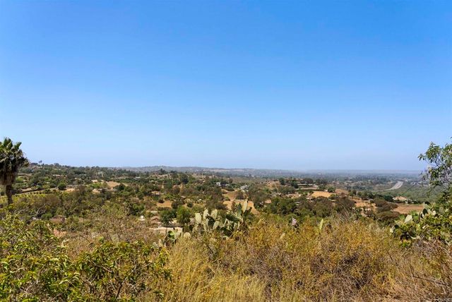 1140 Evergreen Lane, Vista, CA 92084