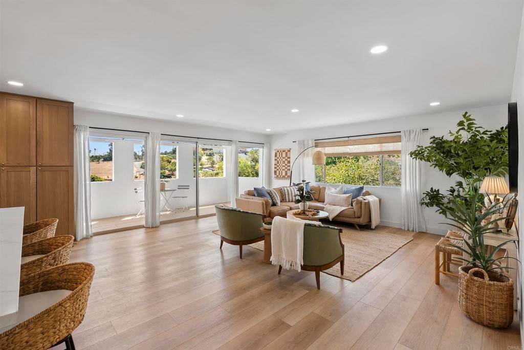 Image 10 of property listing at 1140 Evergreen Lane, Vista, CA 92084