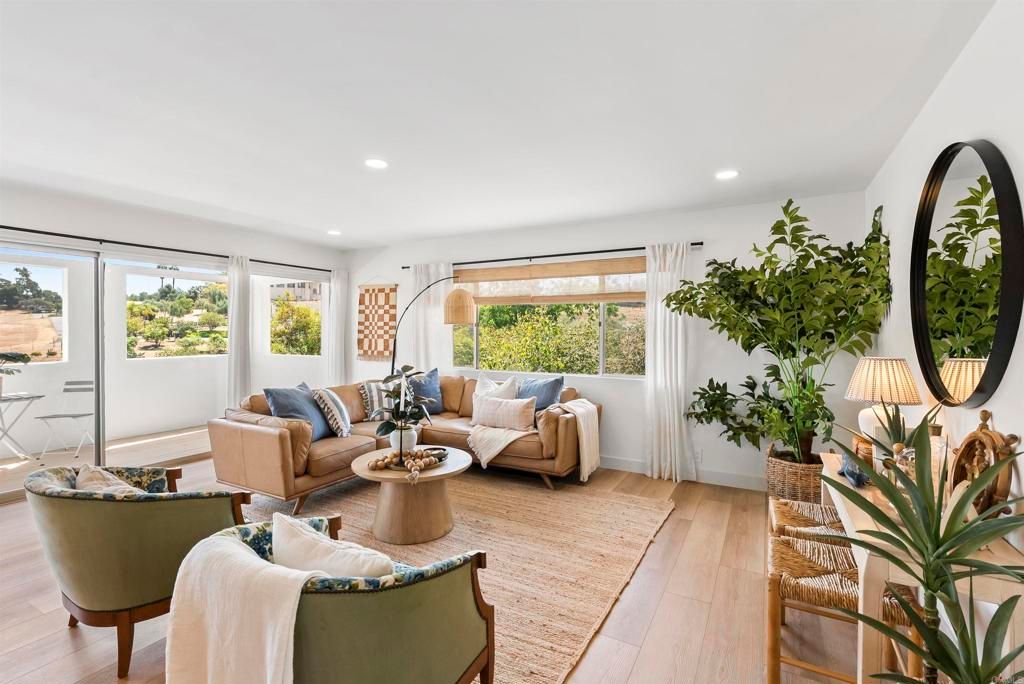 Image 11 of property listing at 1140 Evergreen Lane, Vista, CA 92084