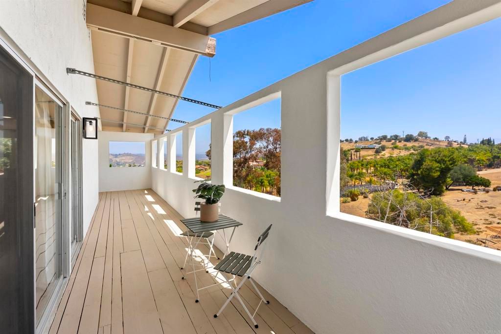 Image 26 of property listing at 1140 Evergreen Lane, Vista, CA 92084