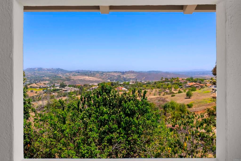 Image 28 of property listing at 1140 Evergreen Lane, Vista, CA 92084
