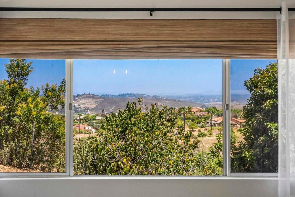 Image 32 of property listing at 1140 Evergreen Lane, Vista, CA 92084