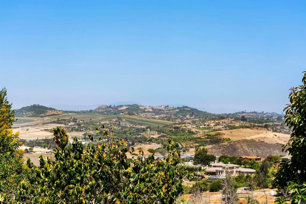 Image 50 of property listing at 1140 Evergreen Lane, Vista, CA 92084