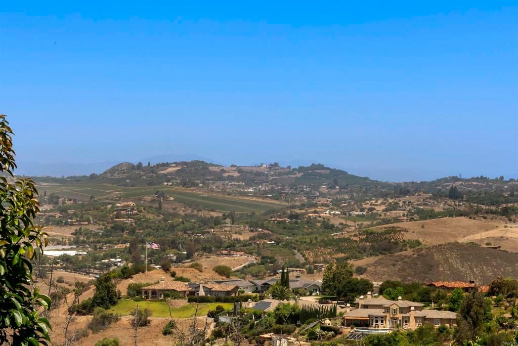 Image 52 of property listing at 1140 Evergreen Lane, Vista, CA 92084