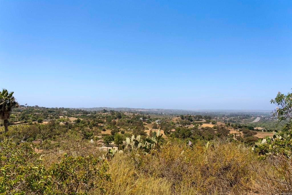 Image 53 of property listing at 1140 Evergreen Lane, Vista, CA 92084