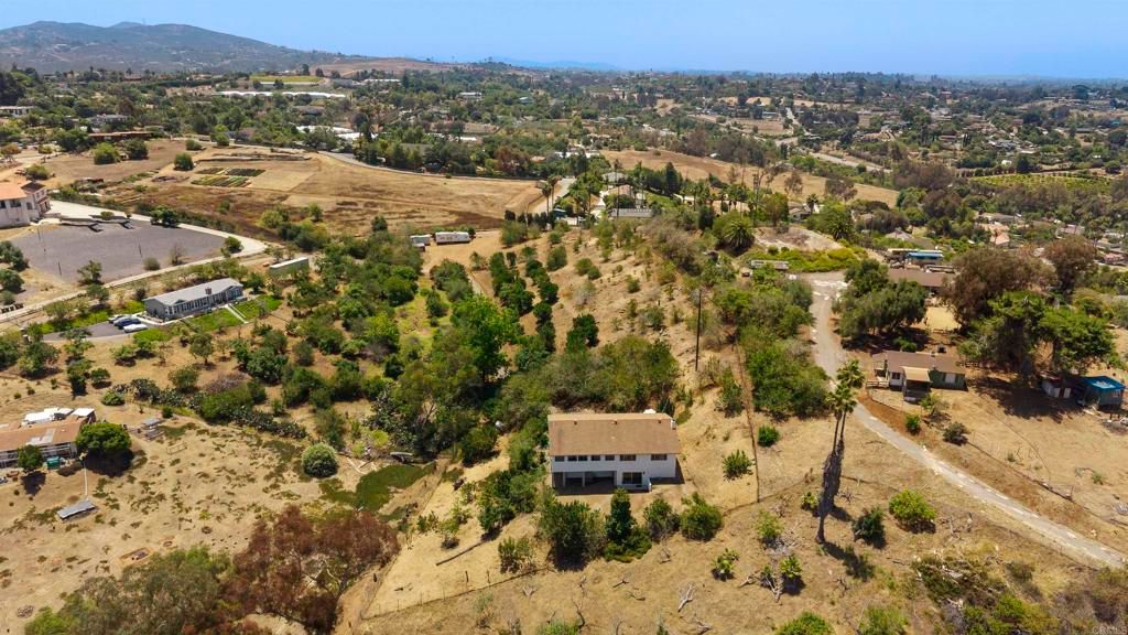Image 55 of property listing at 1140 Evergreen Lane, Vista, CA 92084