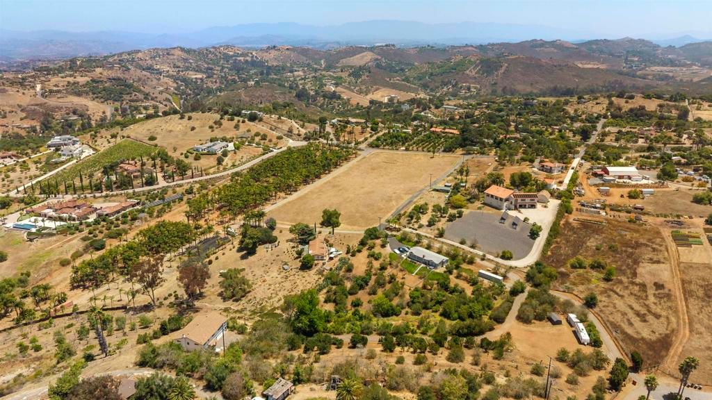 Image 58 of property listing at 1140 Evergreen Lane, Vista, CA 92084