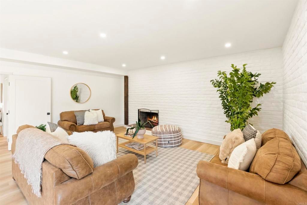 Image 5 of property listing at 1140 Evergreen Lane, Vista, CA 92084