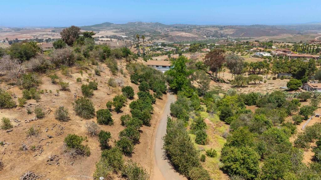 Image 61 of property listing at 1140 Evergreen Lane, Vista, CA 92084