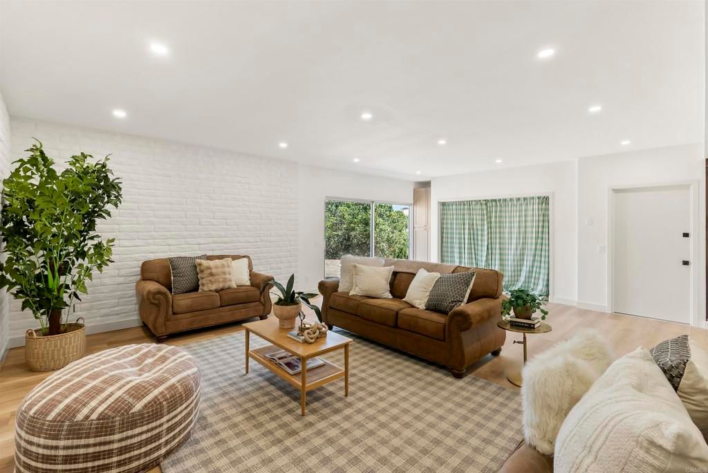 Image 6 of property listing at 1140 Evergreen Lane, Vista, CA 92084