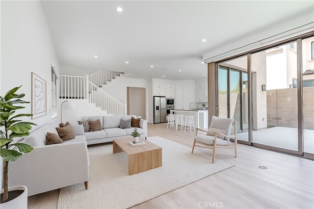 222 Fiore, Irvine, CA 92602