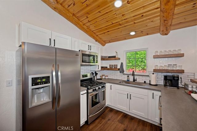42577 Falcon Avenue, Big Bear Lake, CA 92315