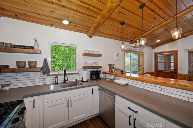 42577 Falcon Avenue, Big Bear Lake, CA 92315