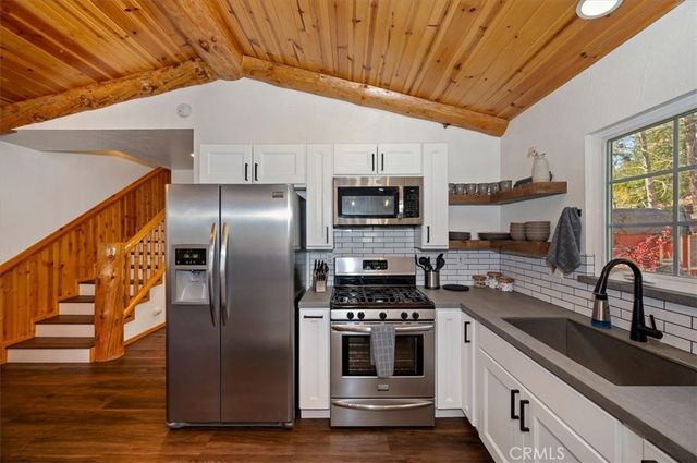 42577 Falcon Avenue, Big Bear Lake, CA 92315