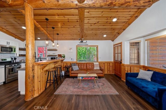 42577 Falcon Avenue, Big Bear Lake, CA 92315