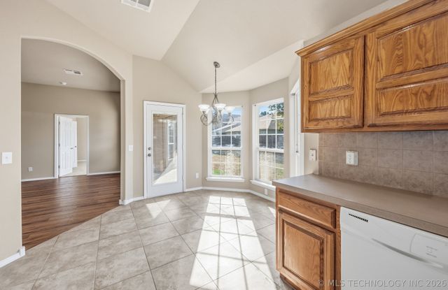 1507 W Vicksburg Place, Broken Arrow, OK 74011