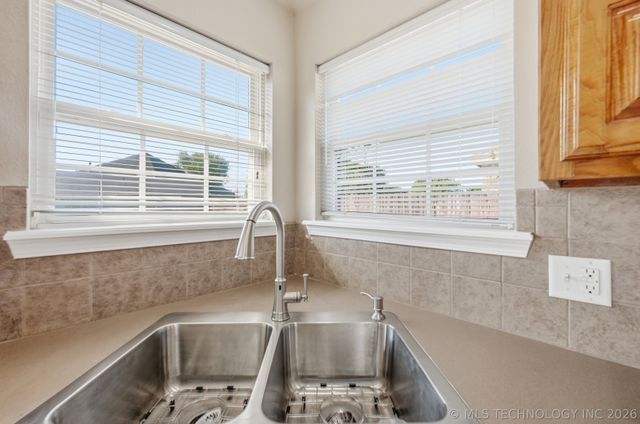 1507 W Vicksburg Place, Broken Arrow, OK 74011