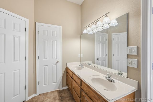 1507 W Vicksburg Place, Broken Arrow, OK 74011
