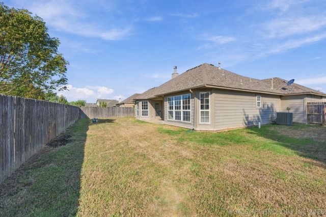 1507 W Vicksburg Place, Broken Arrow, OK 74011