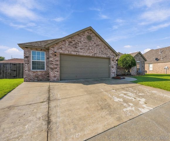 1507 W Vicksburg Place, Broken Arrow, OK 74011
