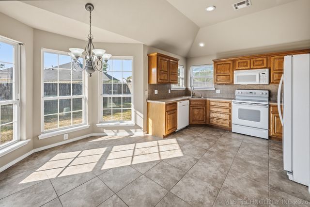 1507 W Vicksburg Place, Broken Arrow, OK 74011