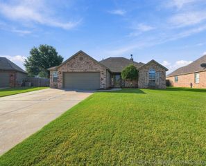 1507 W Vicksburg Place, Broken Arrow, OK 74011