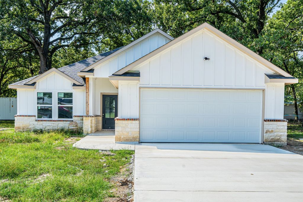 110 Red Oak Drive, Payne Springs, TX 75156