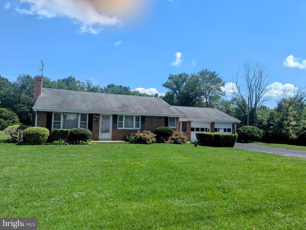 661 BRICKYARD RD, New Oxford, PA 17350