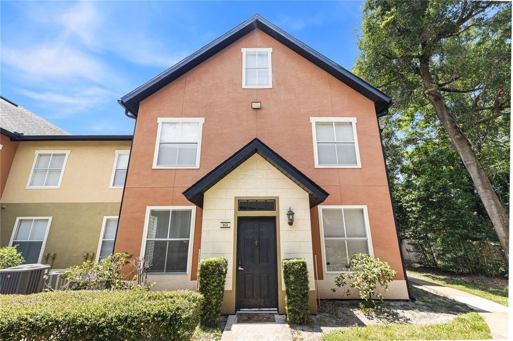 Image 2 of property listing at 6017 WESTGATE DRIVE 913, Orlando, FL 32835