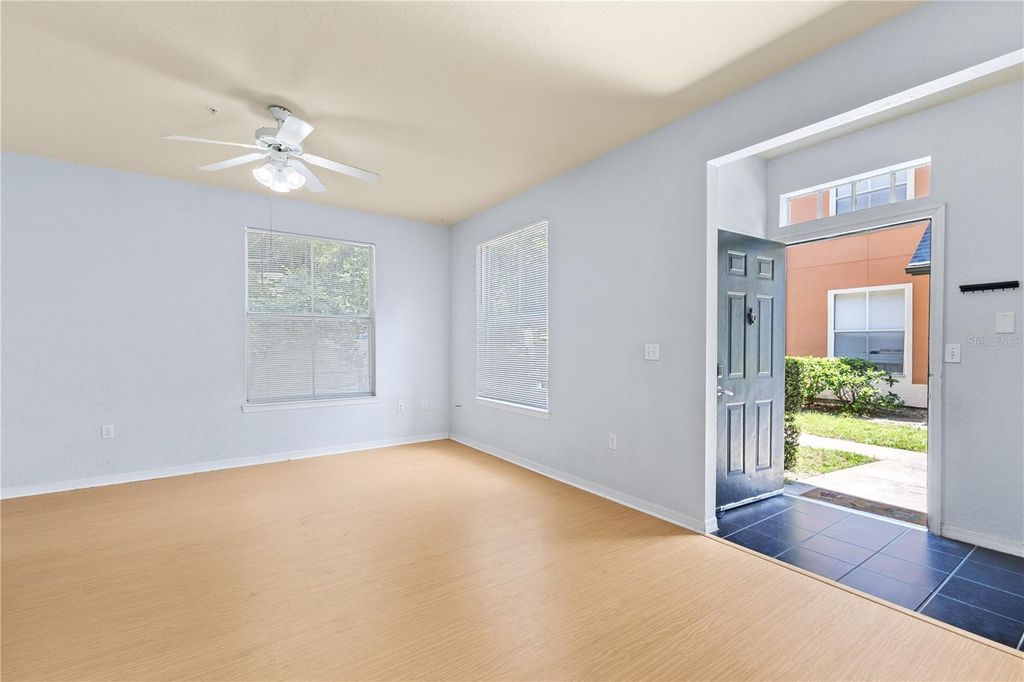 Image 5 of property listing at 6017 WESTGATE DRIVE 913, Orlando, FL 32835