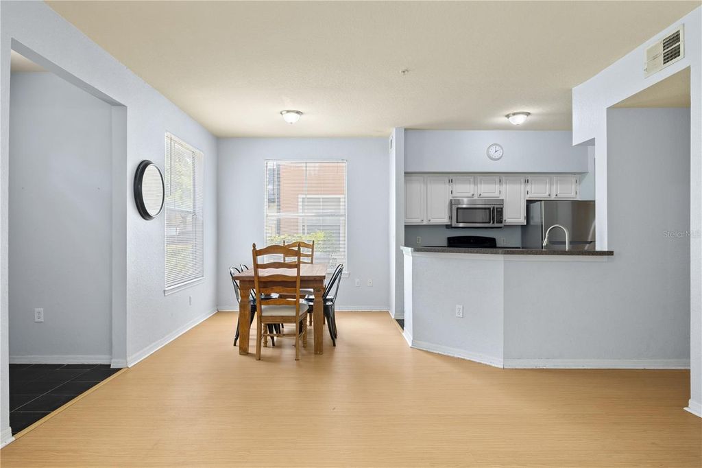 Image 9 of property listing at 6017 WESTGATE DRIVE 913, Orlando, FL 32835