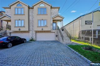466 3rd B, Palisades Park, NJ 07650