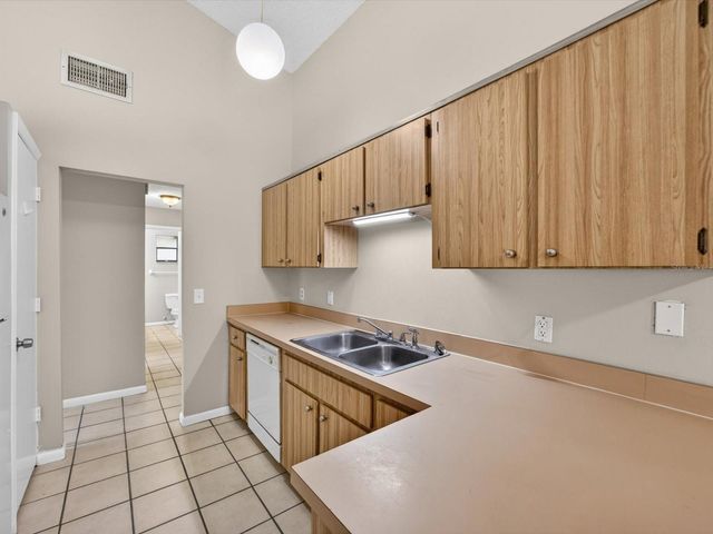 724 LAKESIDE DRIVE, Winter Springs, FL 32708