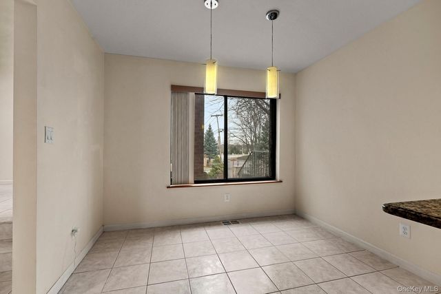 2 Cricket Club Drive, Roslyn, NY 11576