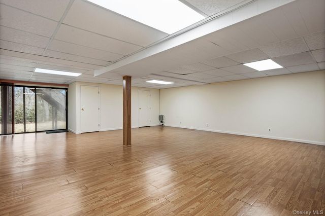 2 Cricket Club Drive, Roslyn, NY 11576