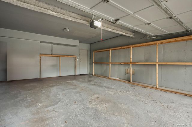 2 Cricket Club Drive, Roslyn, NY 11576