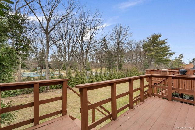 2 Cricket Club Drive, Roslyn, NY 11576