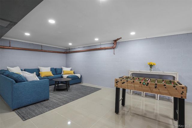 63 Underhill Road, Scarsdale, NY 10583