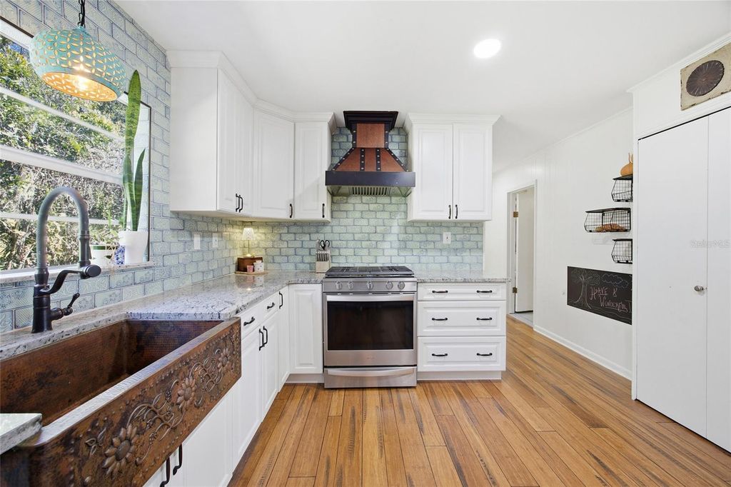 Image 16 of property listing at 10550 NE 222ND PLACE ROAD, Fort Mc Coy, FL 32134