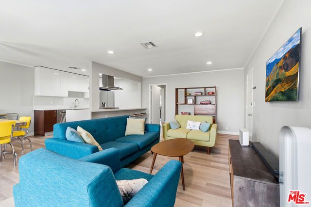 1275 Havenhurst Drive 15, West Hollywood, CA 90046