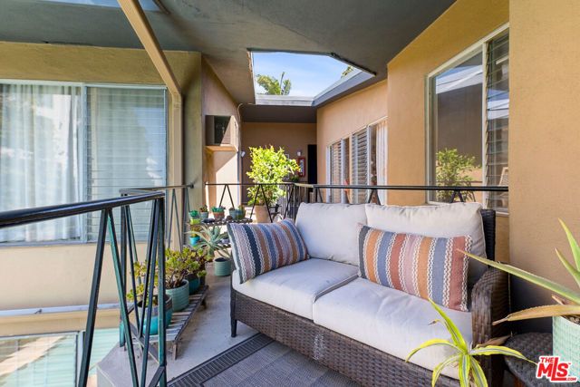 1275 Havenhurst Drive 15, West Hollywood, CA 90046