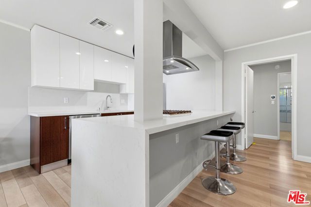 1275 Havenhurst Drive 15, West Hollywood, CA 90046