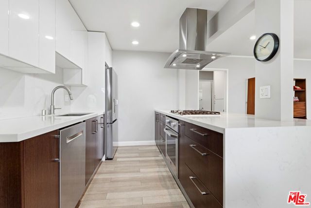 1275 Havenhurst Drive 15, West Hollywood, CA 90046