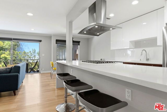 1275 Havenhurst Drive 15, West Hollywood, CA 90046